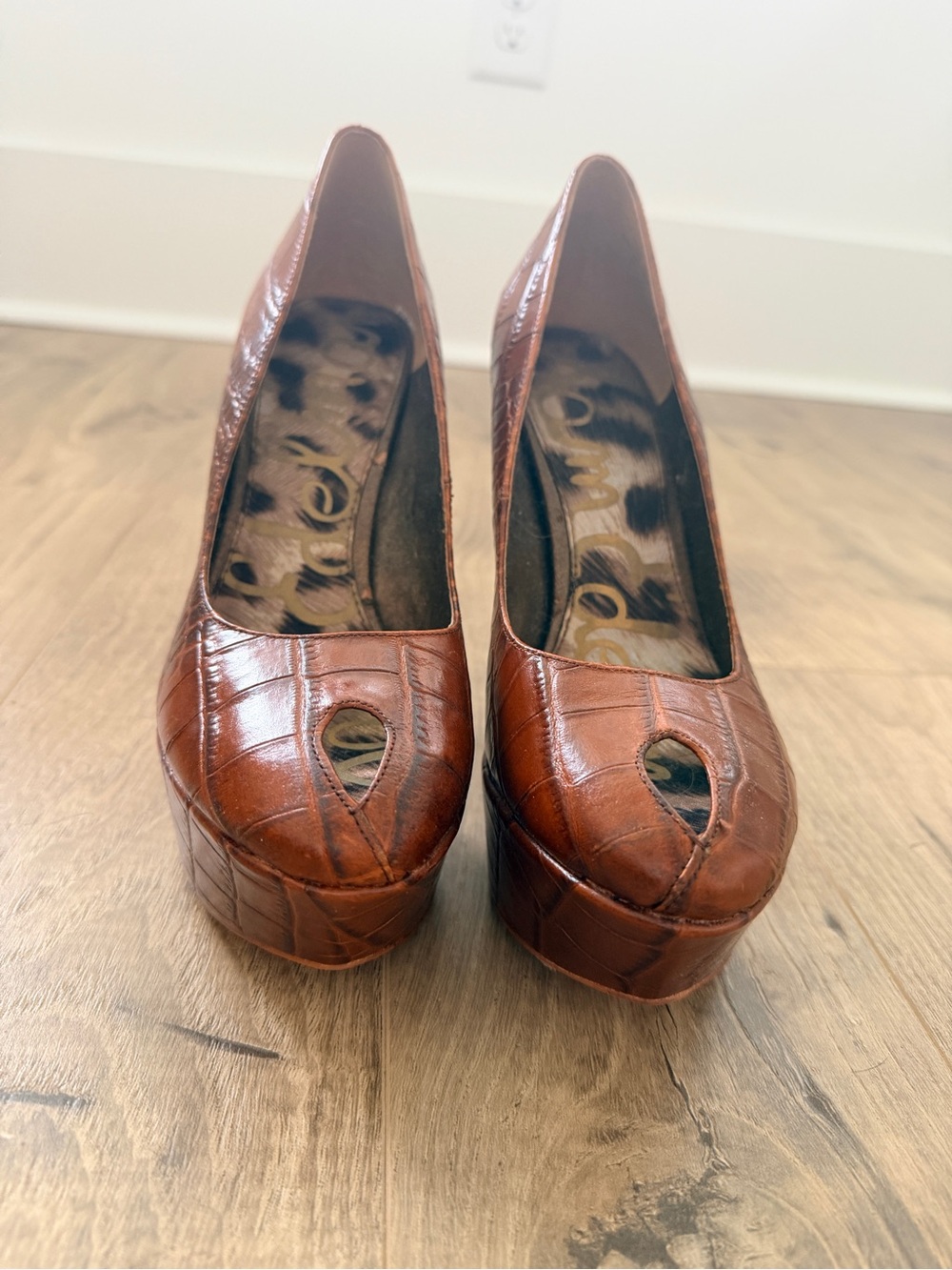 Women's Croc-Embossed Platform Pumps in Brown